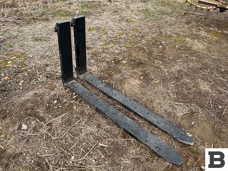 42"-pallet-forks-image-2