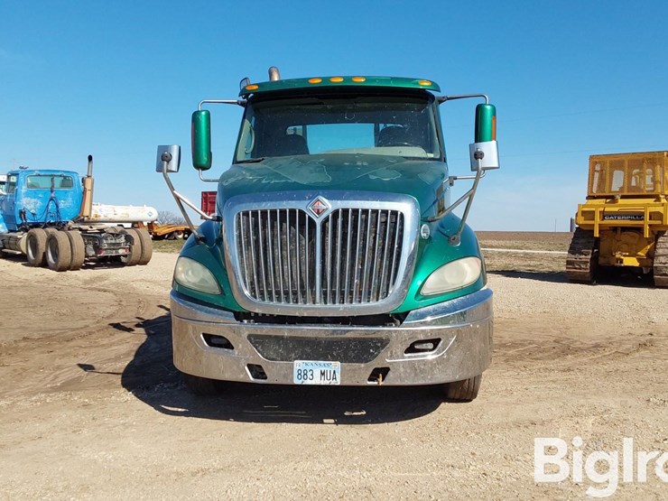 2011-international-prostar-image-2