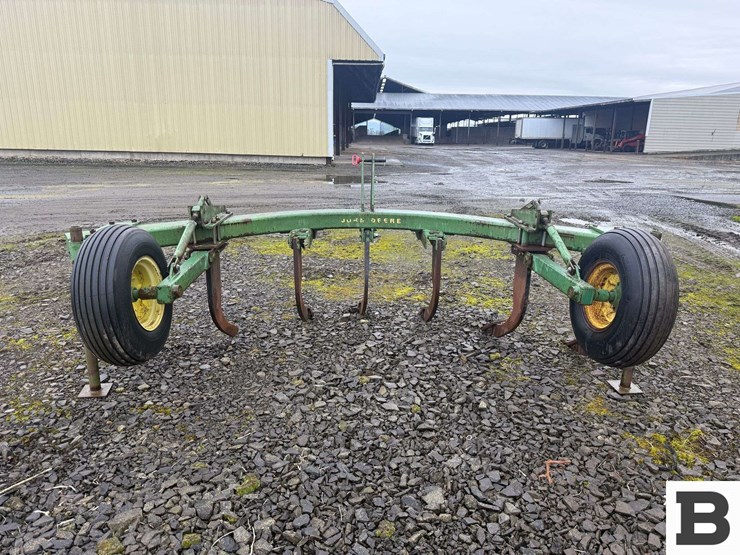 john-deere-7-image-3