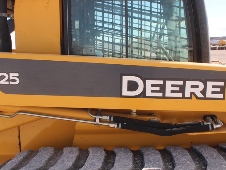 john-deere-325-image-45