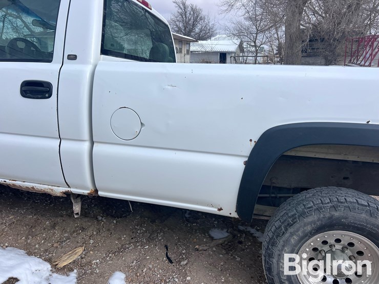 2004-chevrolet-silverado-2500-image-11