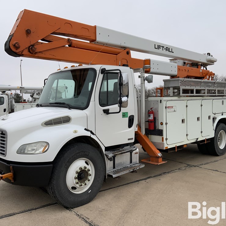 2006 FREIGHTLINER M2 106