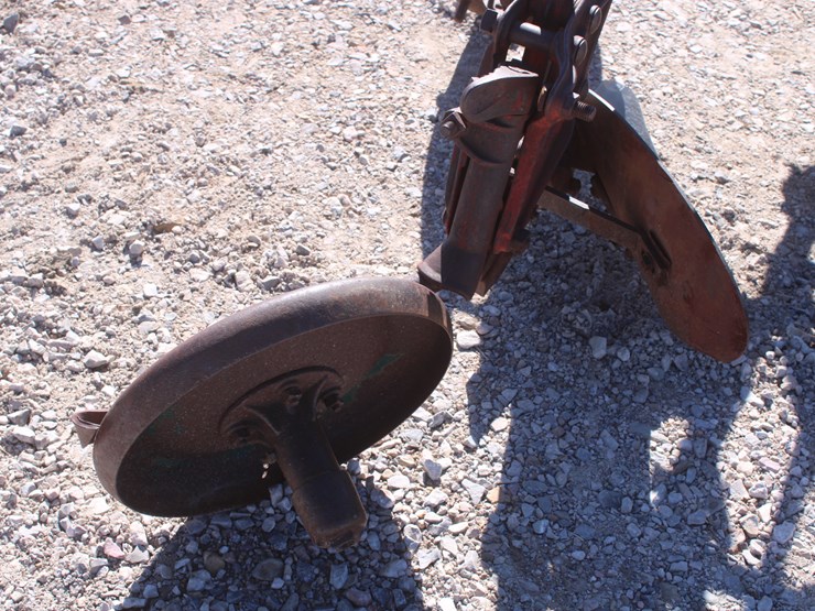 #2051-•-oliver-no.-100-two-bottom-plow-image-10