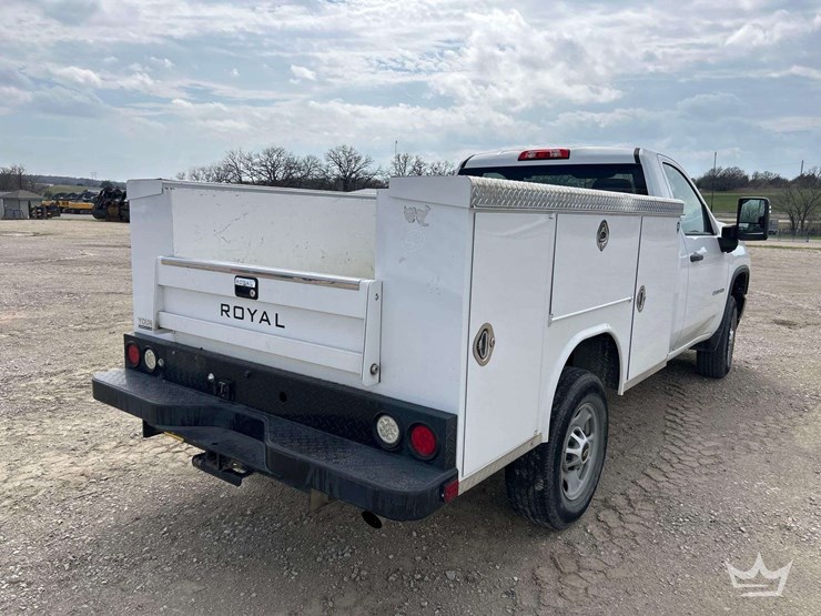 2021-chevrolet-silverado-2500-image-3