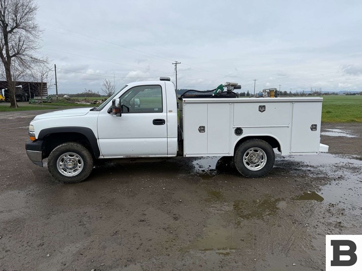 2002-chevrolet-silverado-2500-image-2