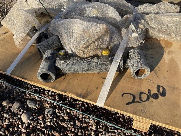 pallet-of-hydraulic-cylinders-image-3