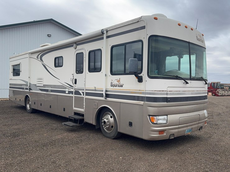 2002-fleetwood-bounder-motorhome-image-1