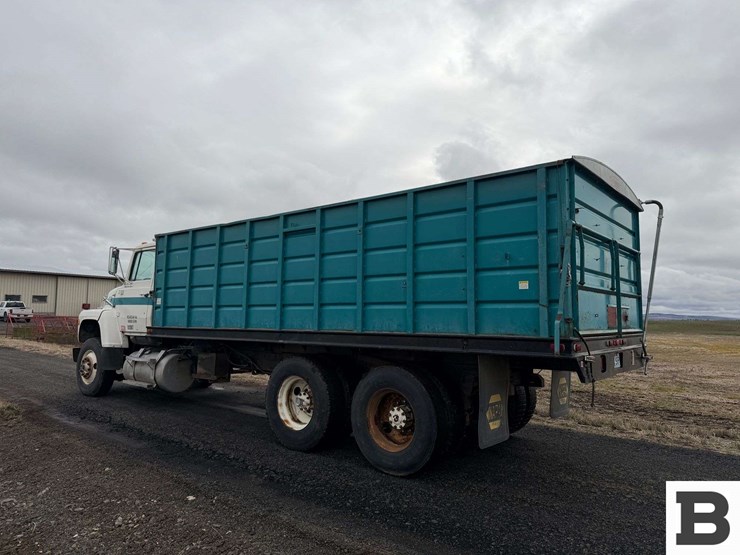 1980-ford-9000-image-4