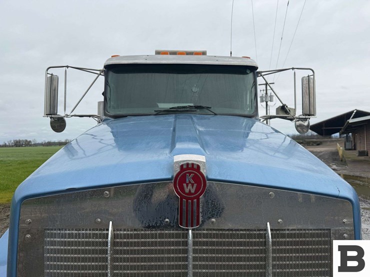 2013-kenworth-t800-image-10