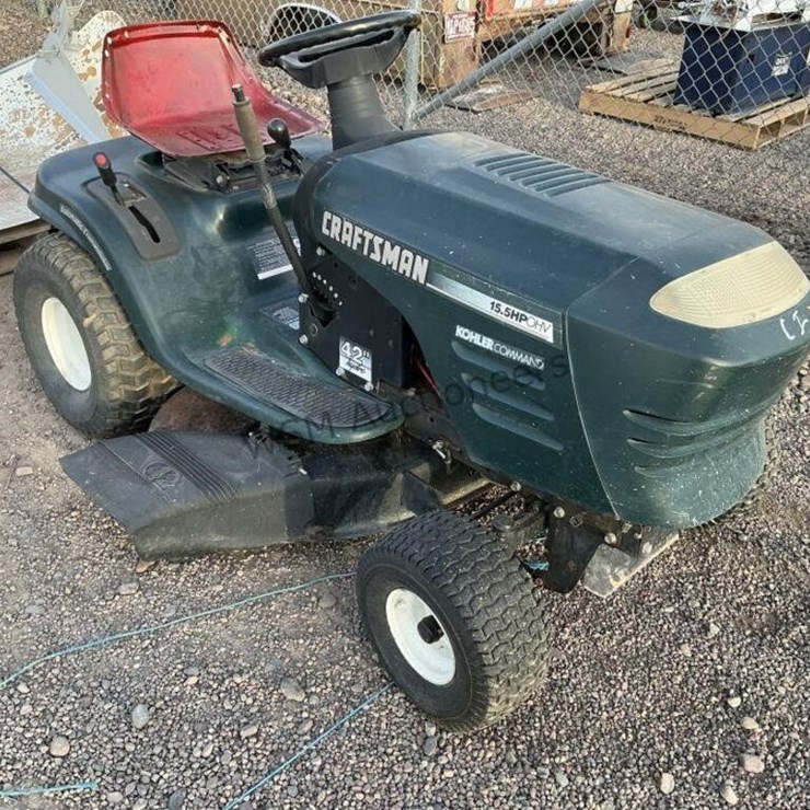 CRAFTSMAN RIDING LAWNMOWER