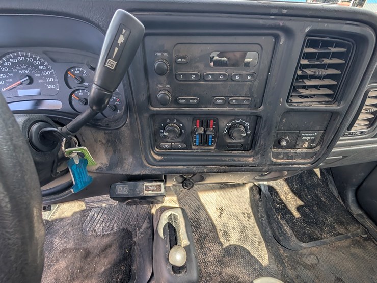 2004-chevrolet-2500-image-12