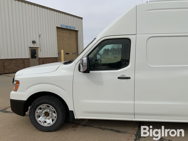 2017-nissan-nv2500-image-10