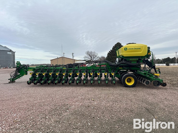 2024-john-deere-db60-image-8