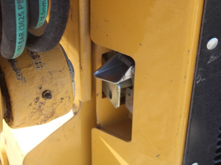 john-deere-325-image-26