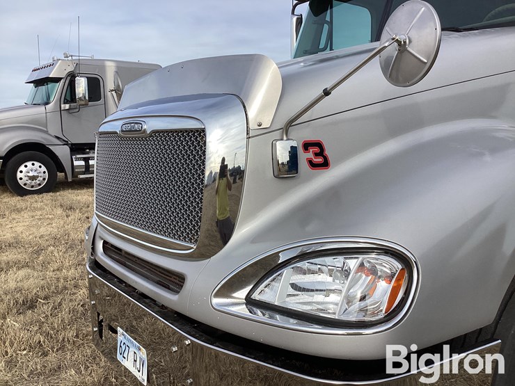 2007-freightliner-columbia-120-image-10