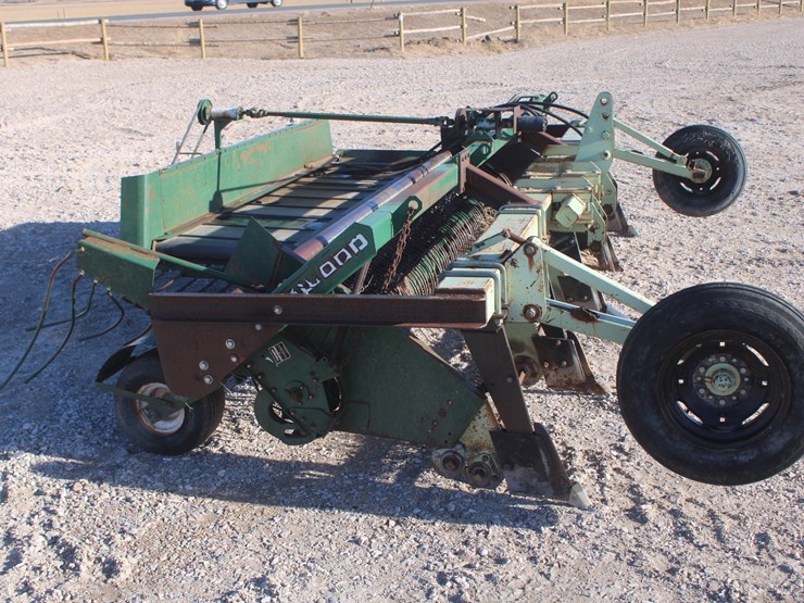 #1018-•-lockwood-model-l6700-885-bean-harvester-image-2