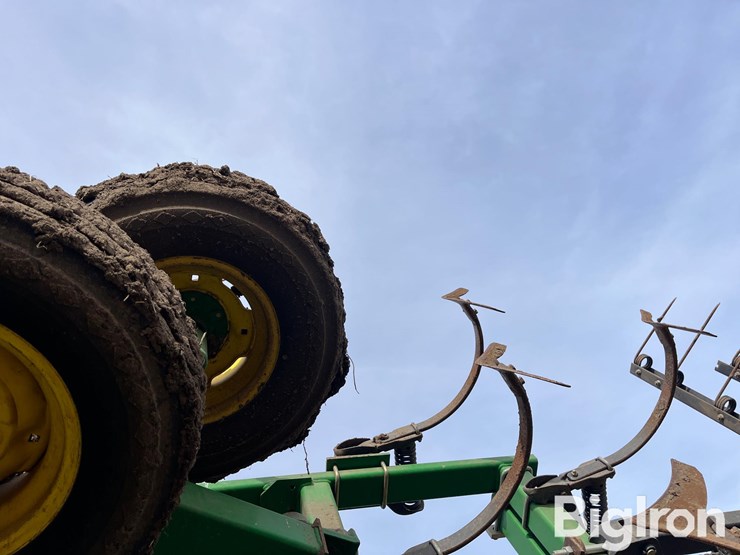 john-deere-2210-image-12