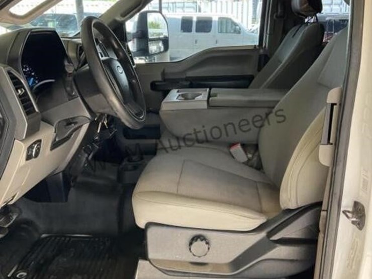 2017-ford-f550-image-21