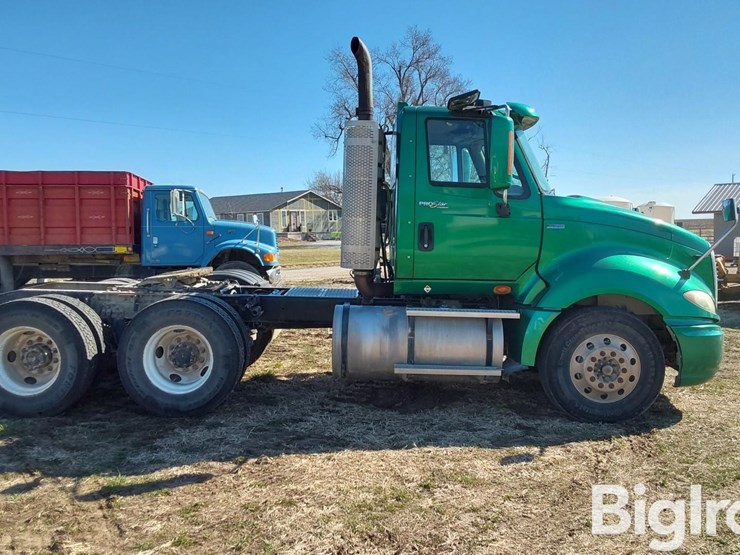 2011-international-prostar-image-4