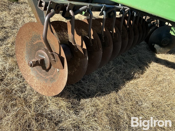 john-deere-335-image-15