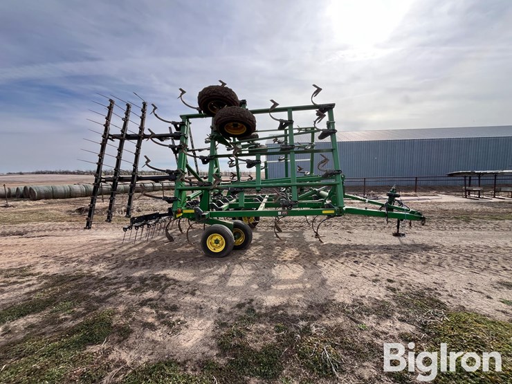 john-deere-2210-image-4