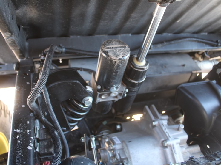 2023-john-deere-gator-image-17