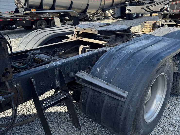 2000-kenworth-t800-image-23