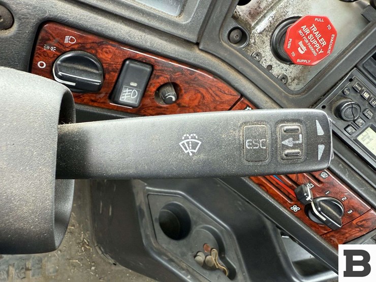 2001-volvo-vnl-tractor-truck---albany,-or-image-58