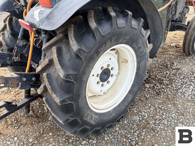 2007-new-holland-tn85fa-image-18