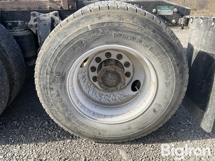 1999-freightliner-fld112-image-18