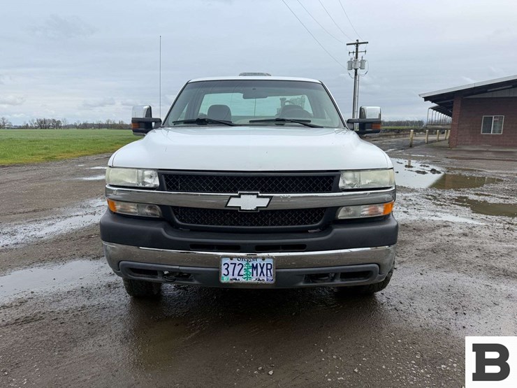 2002-chevrolet-silverado-2500-image-8