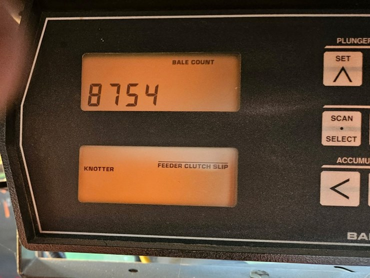 #3200-•-case-8575-square-baler-image-47