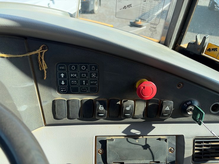 2017-volvo-a25g-image-17