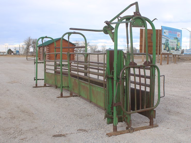 #2056-•-powder-river-24ft-adjustable-alley-with-guillotine-gate-image-2