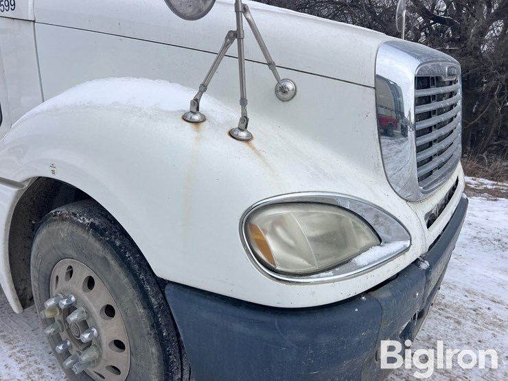 2007-freightliner-columbia-120-image-19