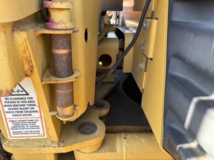 caterpillar-143h-image-34