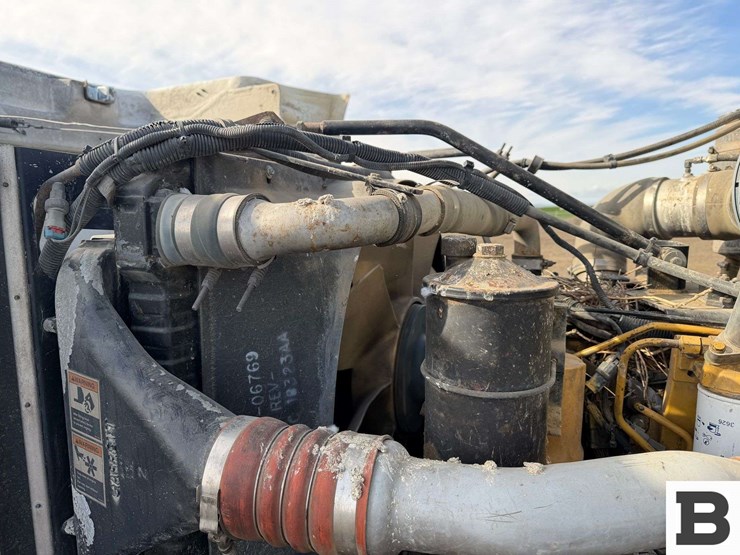 2001-peterbilt-330-image-30