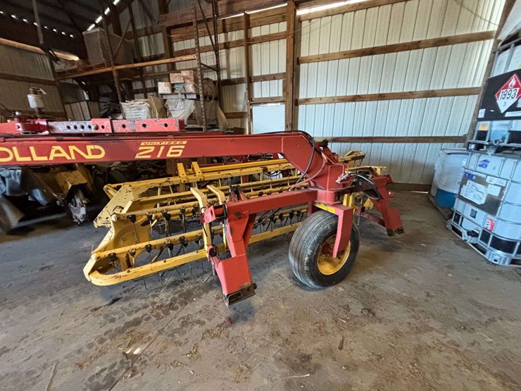 new-holland-216-image-3