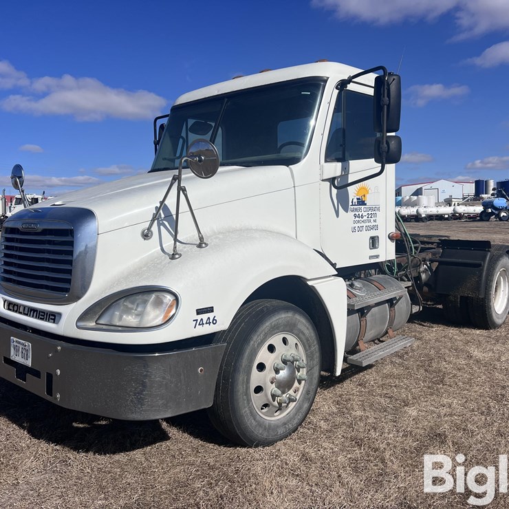 2004 FREIGHTLINER COLUMBIA 120