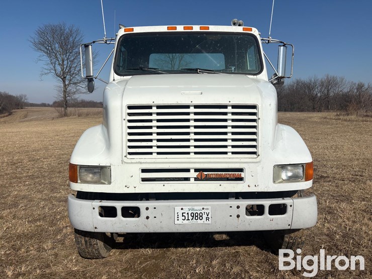 1992-international-7100-image-2