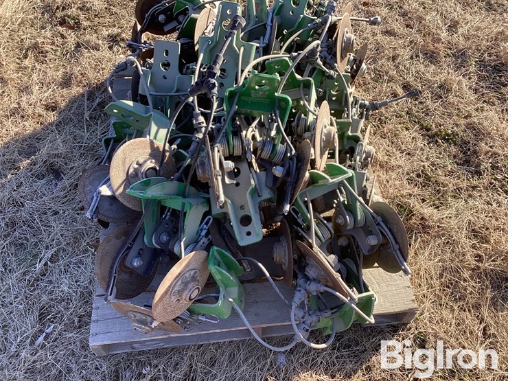 john-deere-1775-image-10