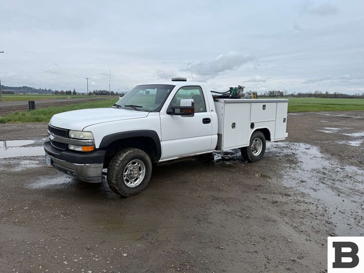 2002-chevrolet-silverado-2500-image-1