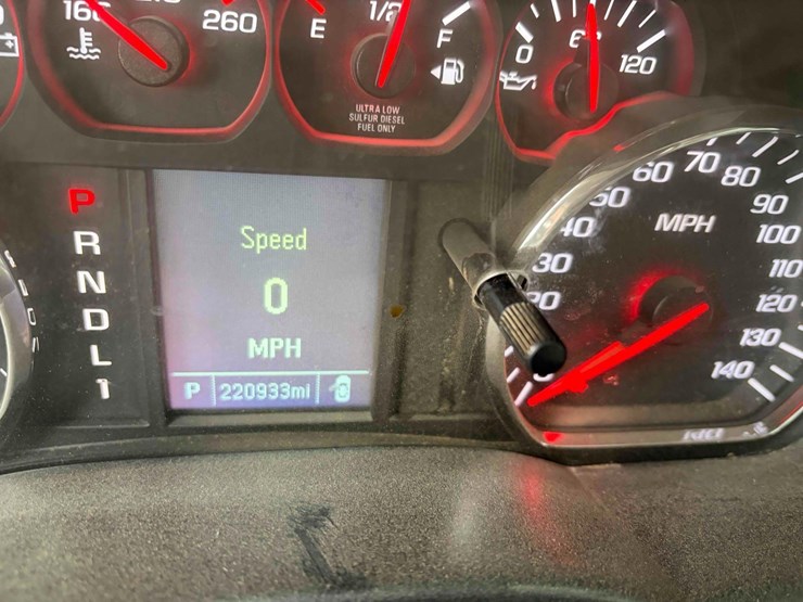 2017-chevrolet-2500-image-16