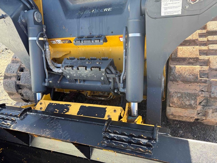 2022-deere-333g-image-8