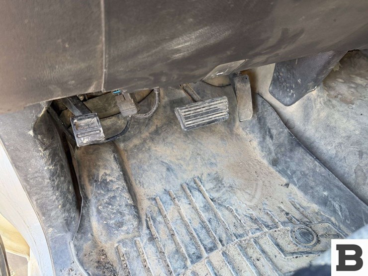 2015-chevrolet-silverado-3500-image-26