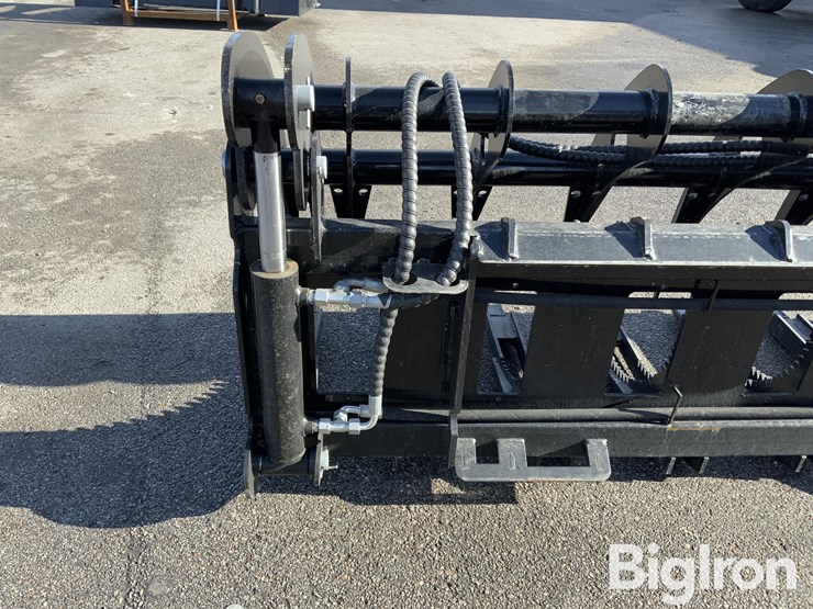 2025-massey-ferguson-730-image-13