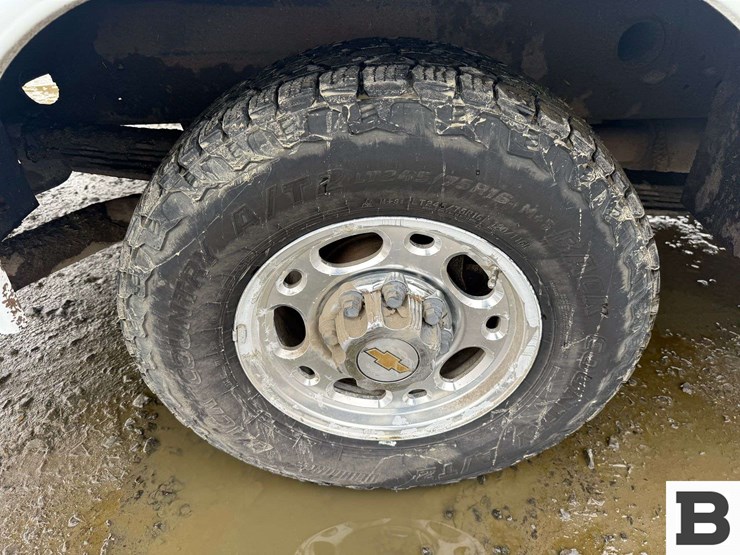 2002-chevrolet-silverado-2500-image-31