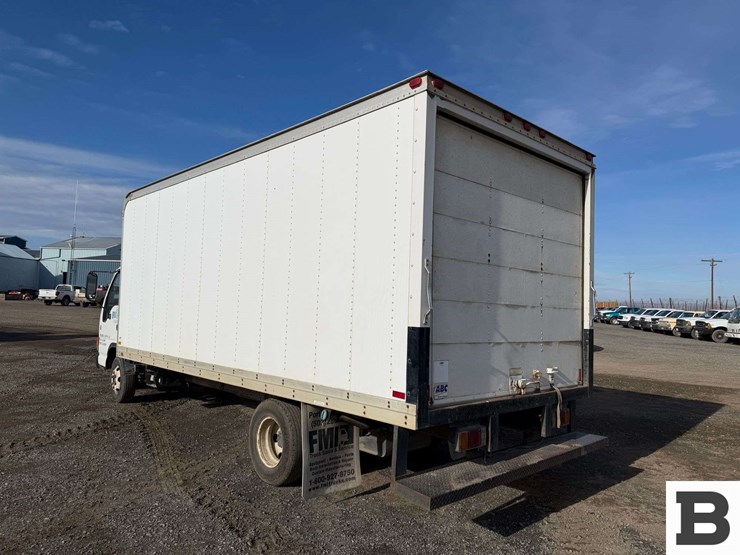 2005-isuzu-npr-image-3