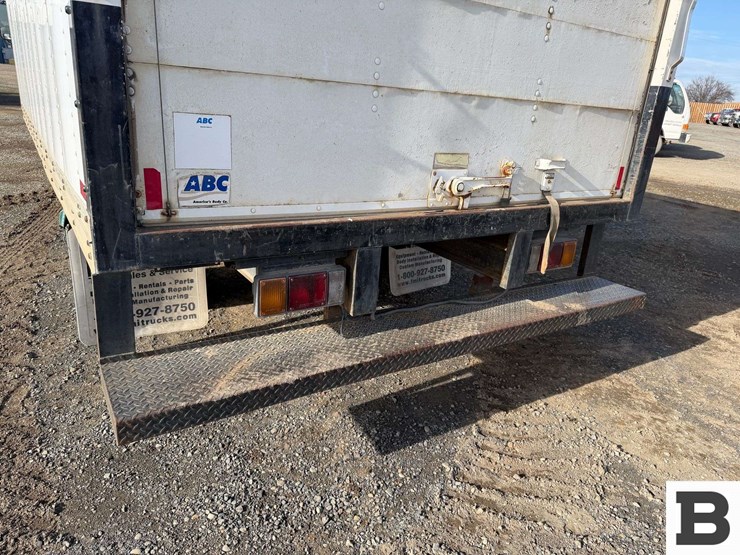 2005-isuzu-npr-image-19