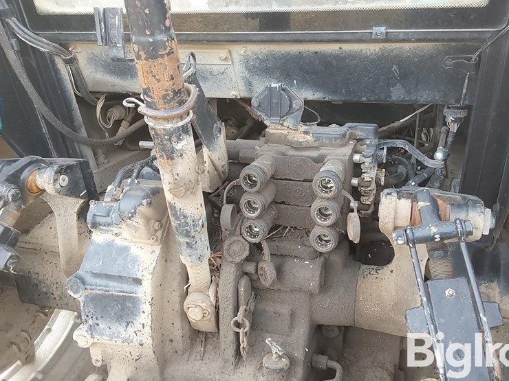 1990-case-ih-5140-image-17